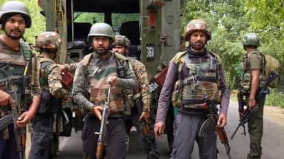 J&K Encounter: Encounter continues in Anantnag, soldiers kill two terrorists, one still surrounded J&K Encounter: Encounter continues in Anantnag, two terrorists killed, one still trapped - police officials co