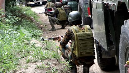 Kishtwar Encounter: गोलियों की गूंज से दहला किश्तवाड़, सुरक्षाबलों ने किए धमाके; आतंकियों पर 10-10 लाख का इनाम Kishtwar Encounter There is a possibility of terrorists hiding in the cave, security forces carried out blasts