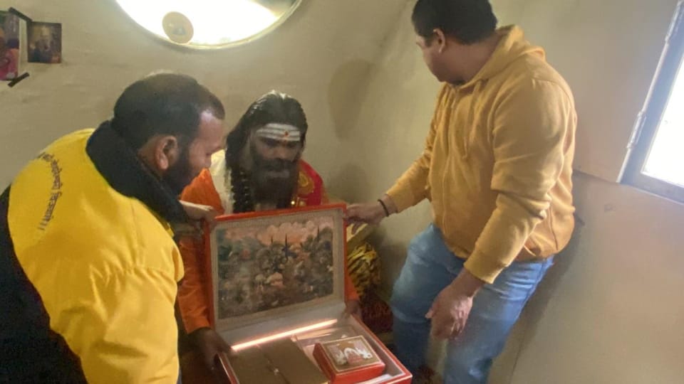 Anant Ambani Radhika Merchant Wedding Mukesh Ambani send invitation to Baba Kedarnath