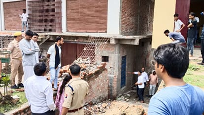 Bulldozer action on ten illegal encroachments made on banks of Tamsa river mau