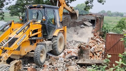 Bulldozer action on ten illegal encroachments made on banks of Tamsa river mau