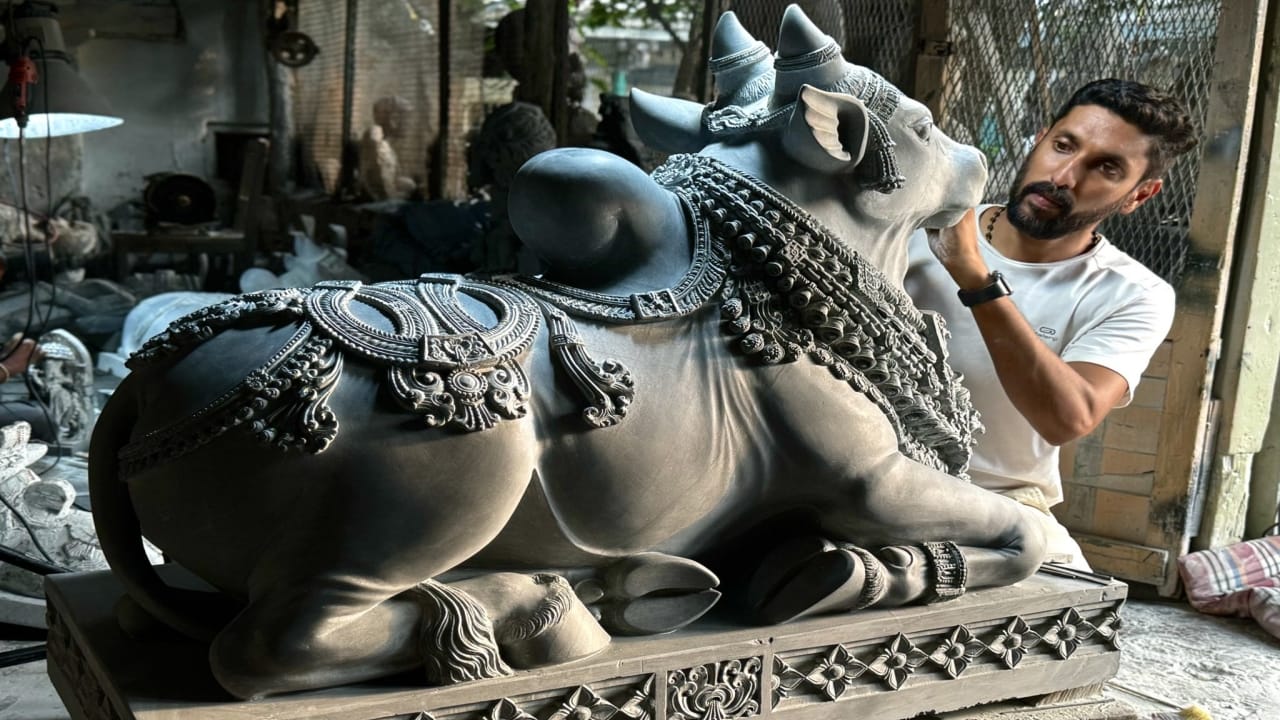 Sculptor Arun Yogiraj sculpt Nandi statue for Amarnath holy cave temple