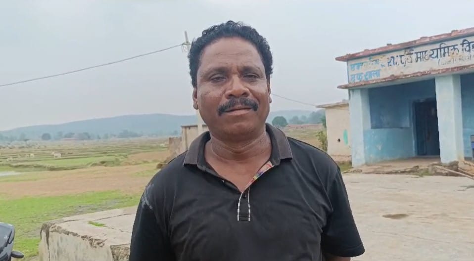 MP News Teacher Arrives at School Drunk Respond With A Slurred in Singhrauli News in Hindi