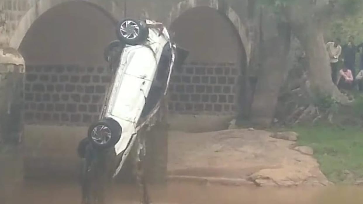 Public Prosecutor car and his dead body found in the river in shivpuri