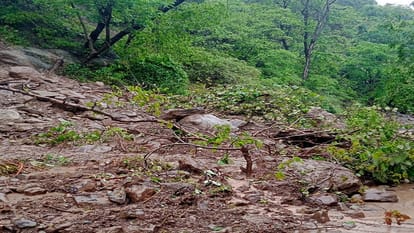 Roads closed due to debris coming from the hill in pithoragarh