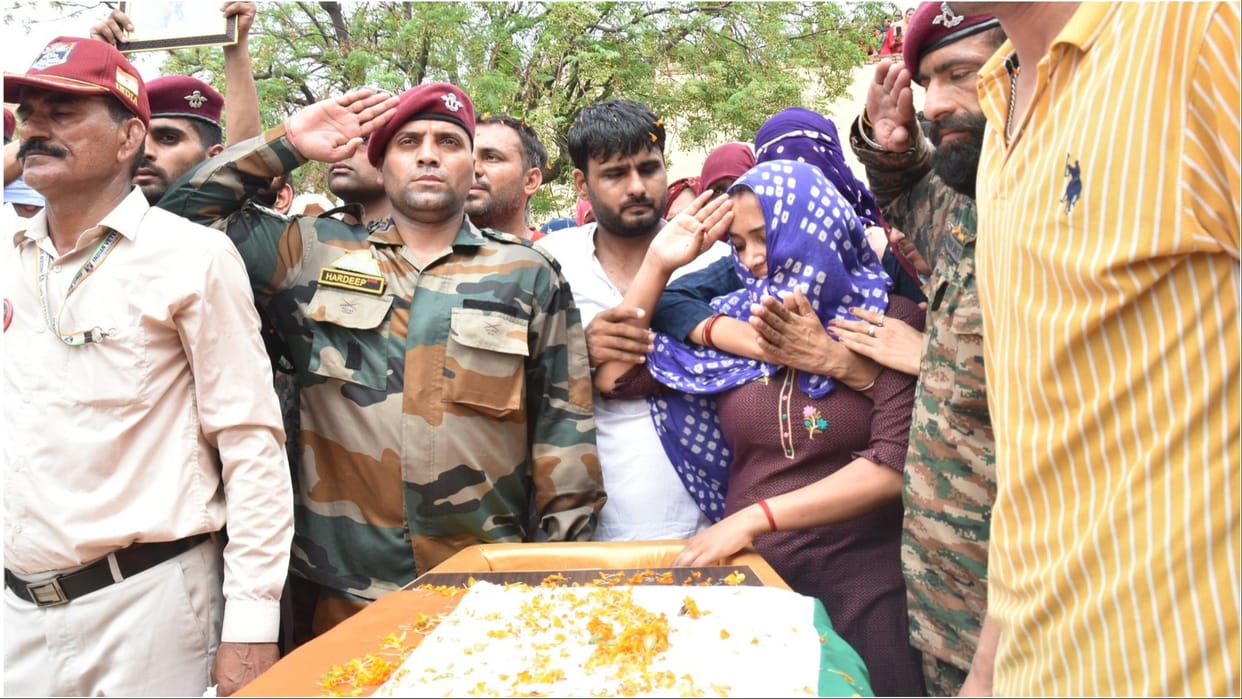 Martyr Pradeep: Last rite with state honours, wife said- proud of martyrdom