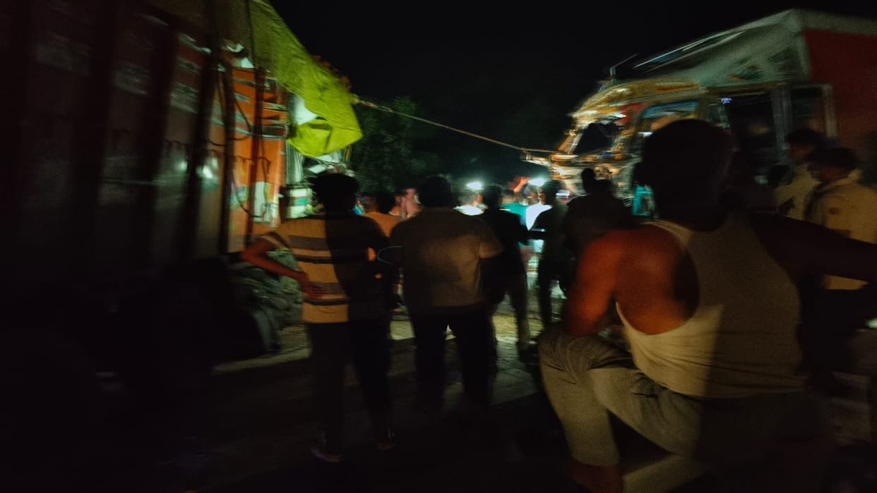 Bharatpur: Accident occurred while trying to avoid pothole, truck and container collided, both drivers died