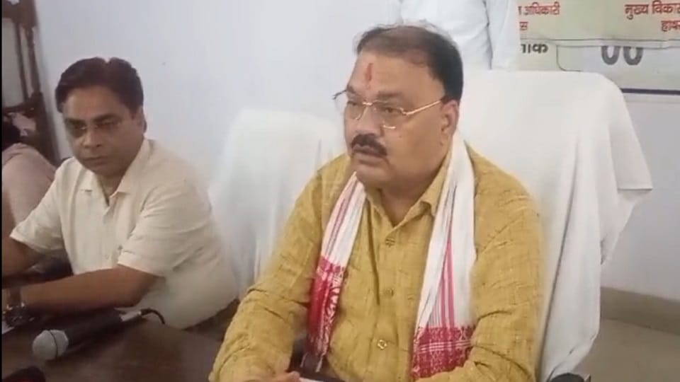 State Child Rights Protection Commission Chairman Dr. Devendra Sharma reached Hathras