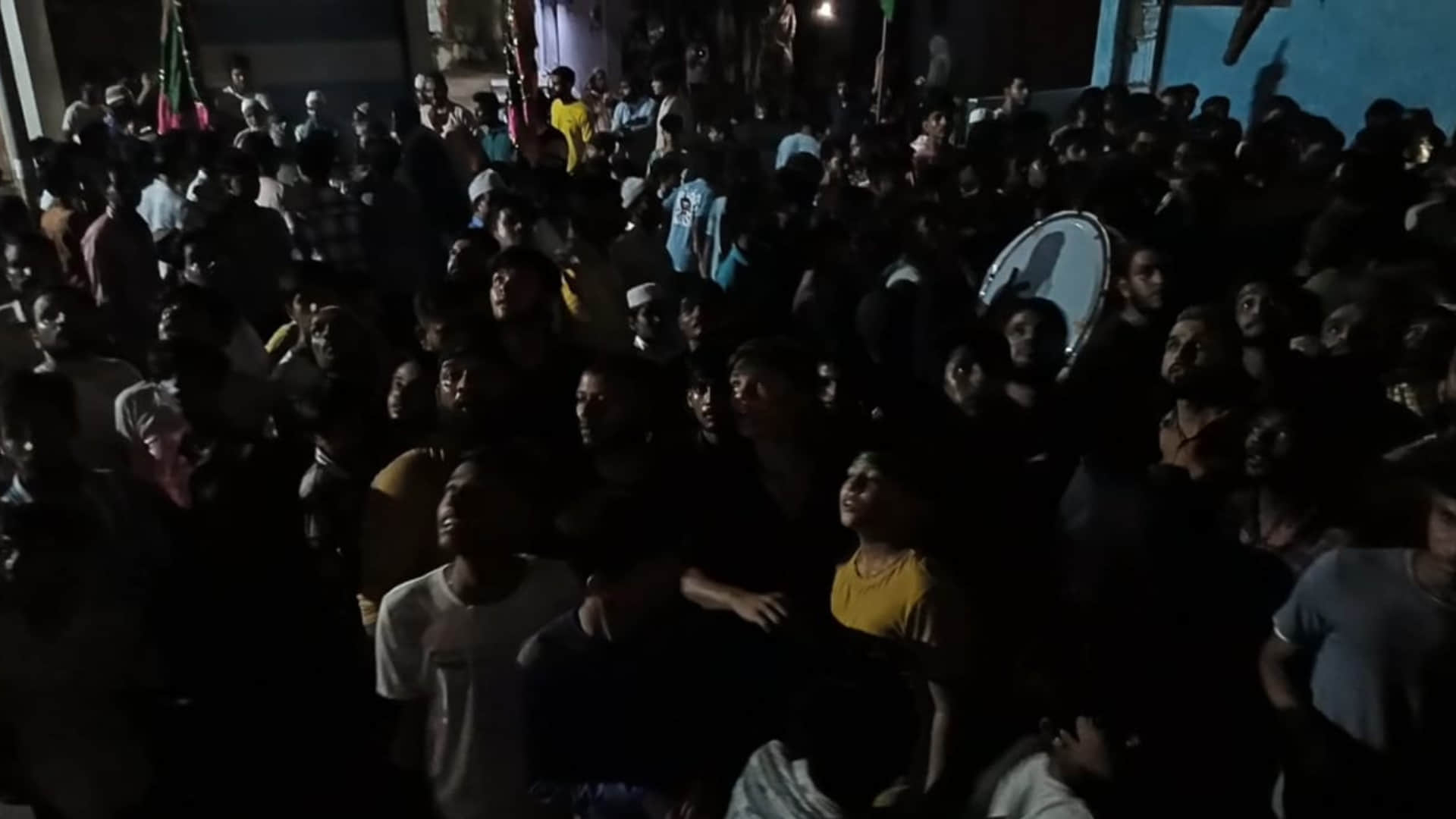 राजगढ़ में रविवार देर रात को बवाल हुआ।