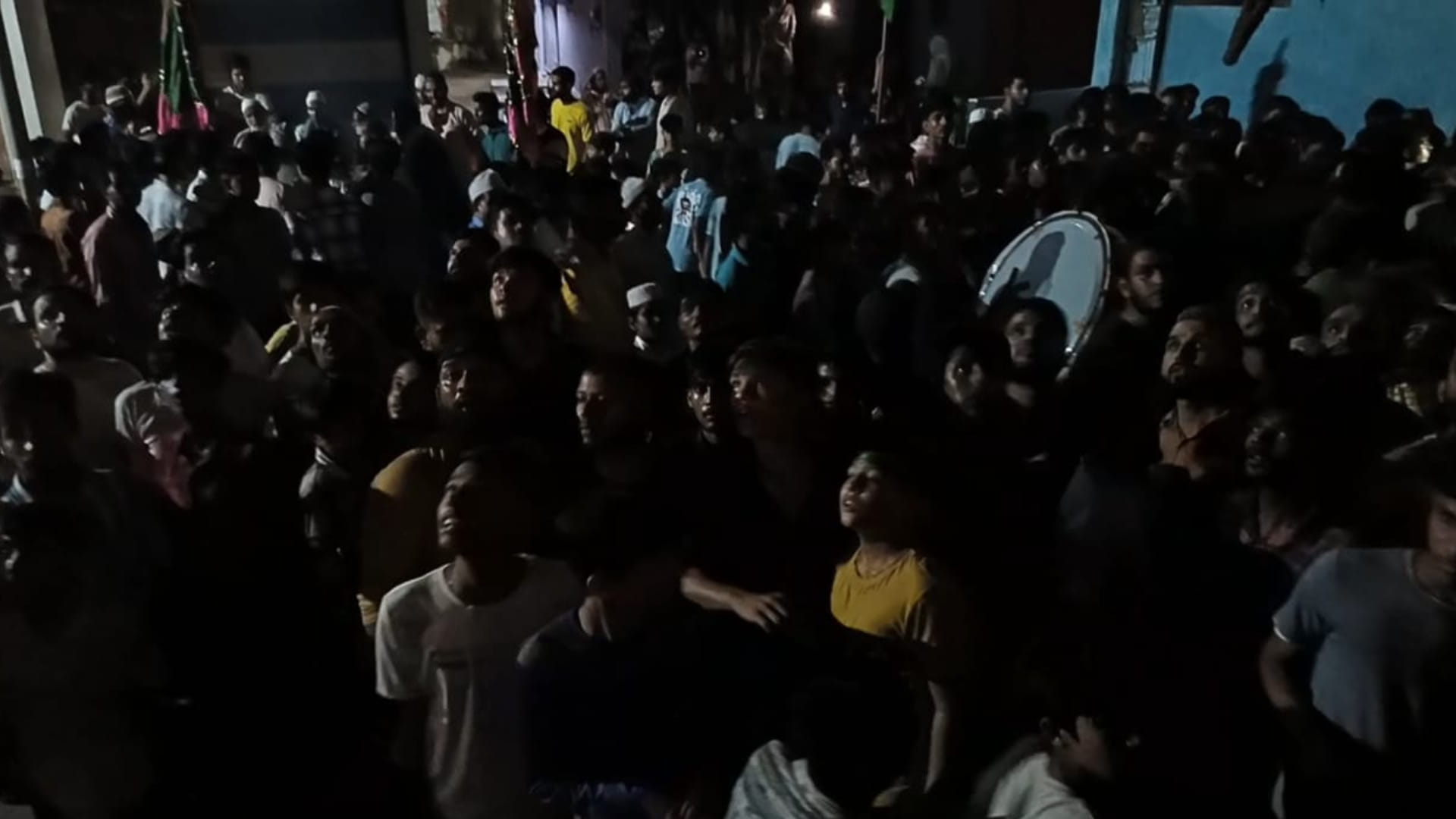 राजगढ़ में रविवार देर रात को बवाल हुआ।