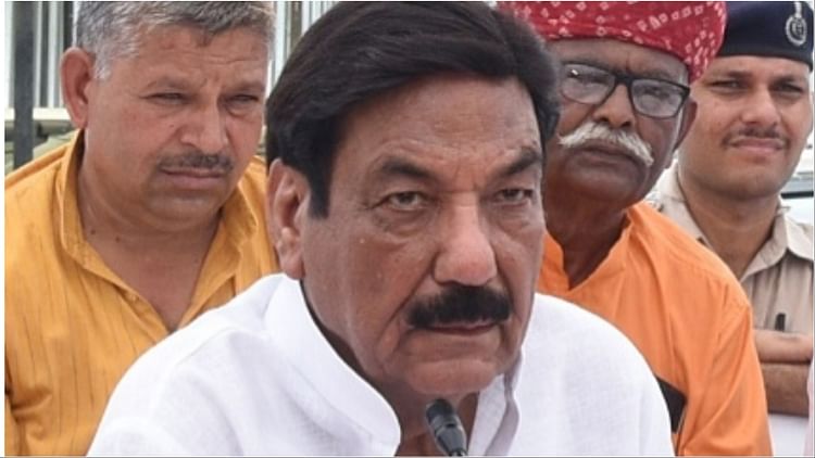 Haryana: भाजपा नेताओं के बजाय अपने कार्यकर्ताओं के साथ मंत्री रणजीत सिंह ने की बैठक, बोले- रानियां से लड़ूंगा
