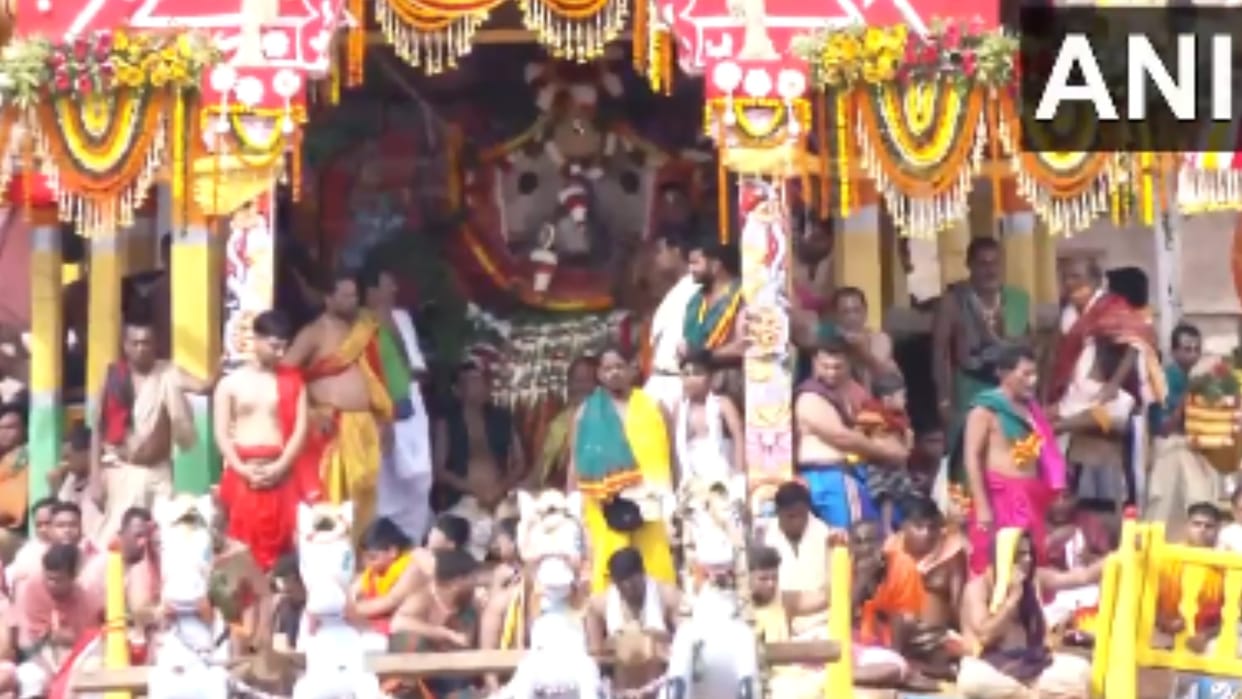 Rath Yatra  Devotees gathering at Puri Jagannath Temple Odisha news and updates in hindi