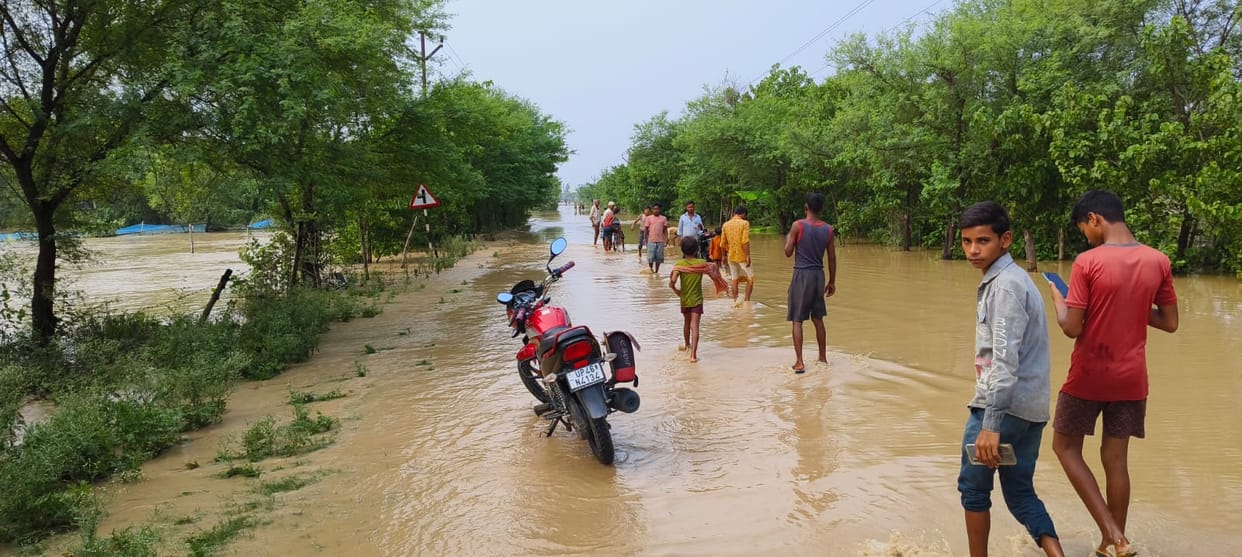Flood like sutuation in many thana kshetra in Shravasti.