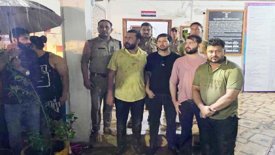 Police searched for the youth hanging in the forest in kaladhungi