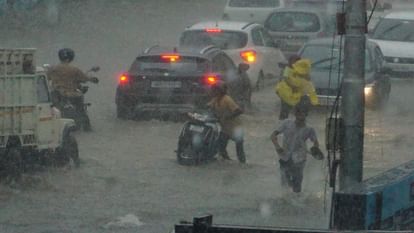 Dehradun weather Today extreme Rainfall Waterlogging in city many Places Vehicles Drown on Road Photos