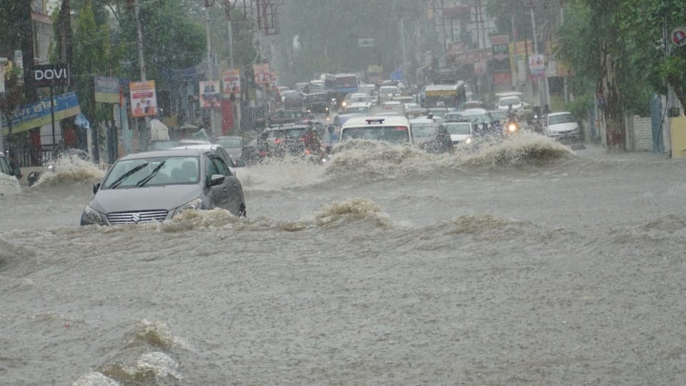Uttarakhand Weather Monsoon Update Heavy rainfall and Flood Alert in eight districts including Dehradun