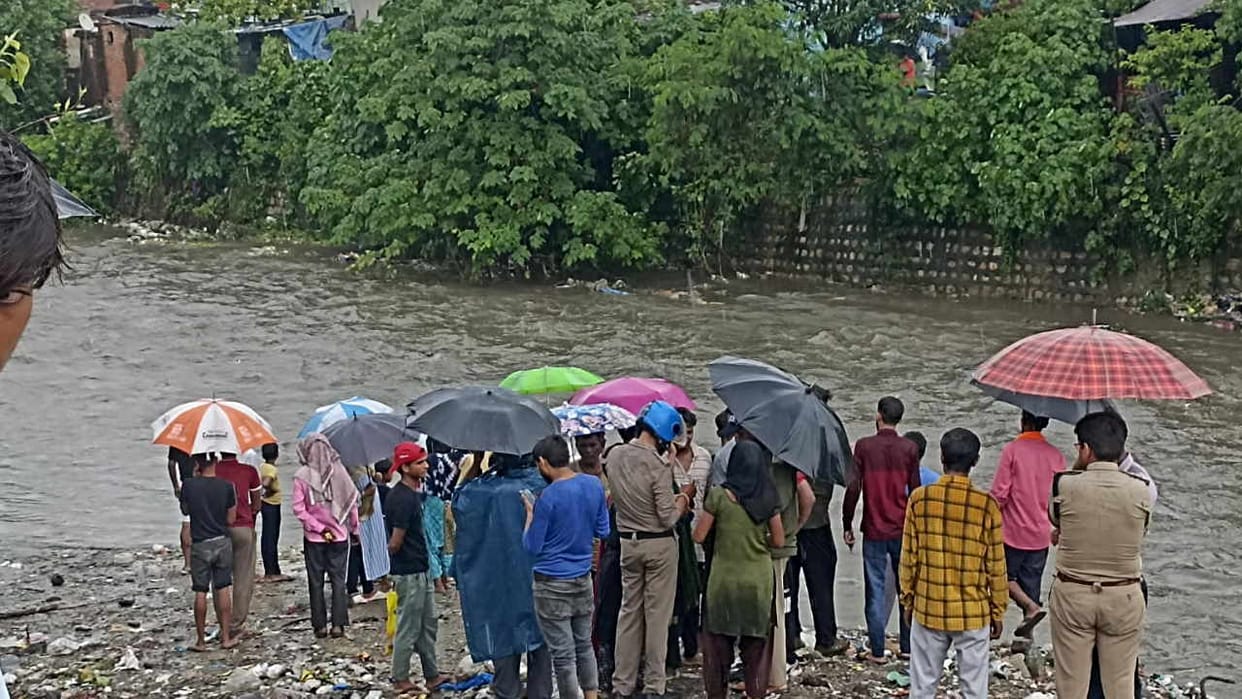 Girl drowned in Lalpul river waterlogging in Dehradun city Heavy rainfall in Uttarakhand