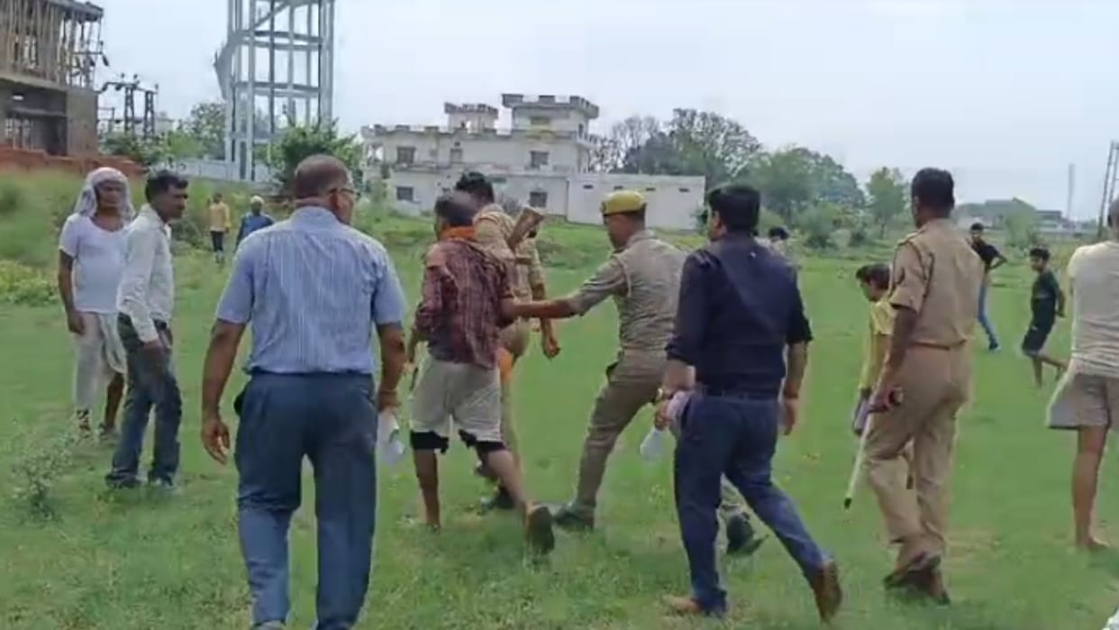 Alleging wrong measurement youth poured petrol on himself in azamgarh