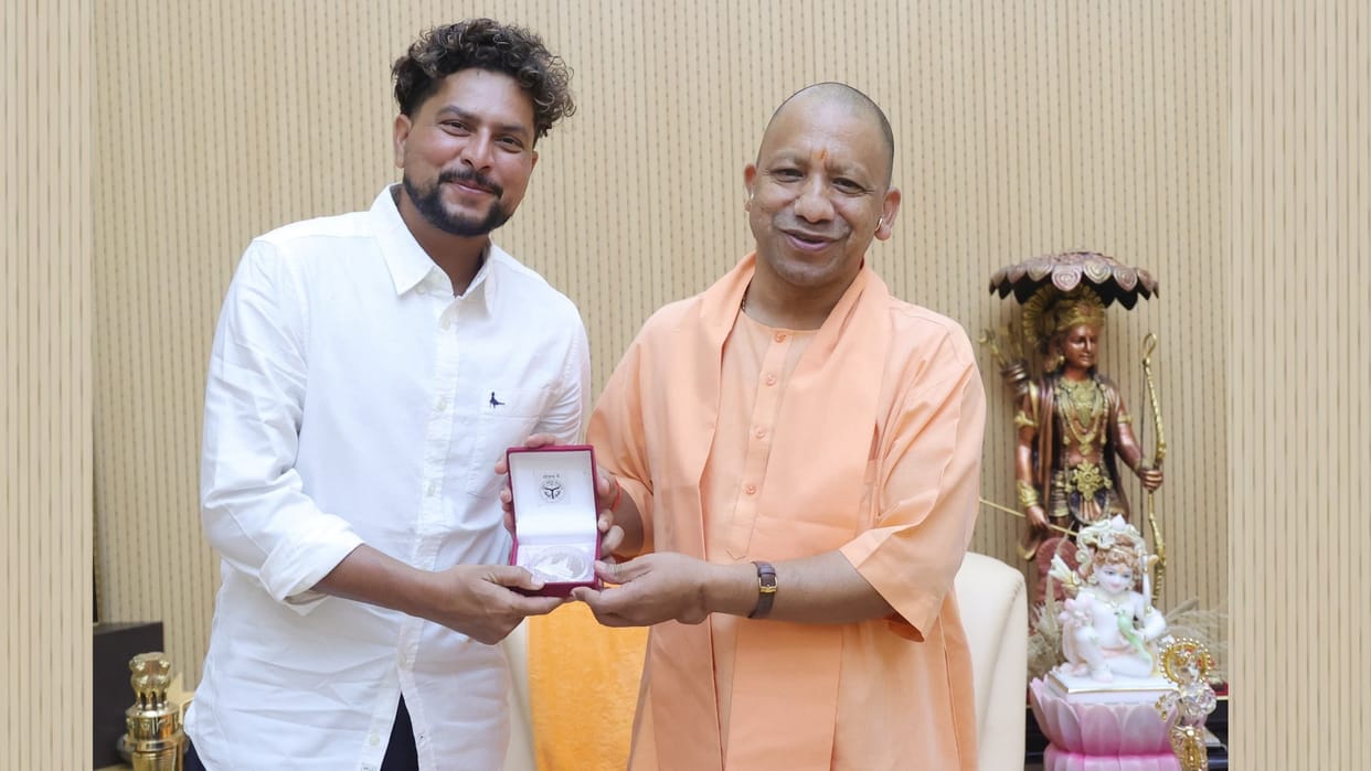 Cricketer Kuldeep Yadav meets to CM Yogi Adityanath.