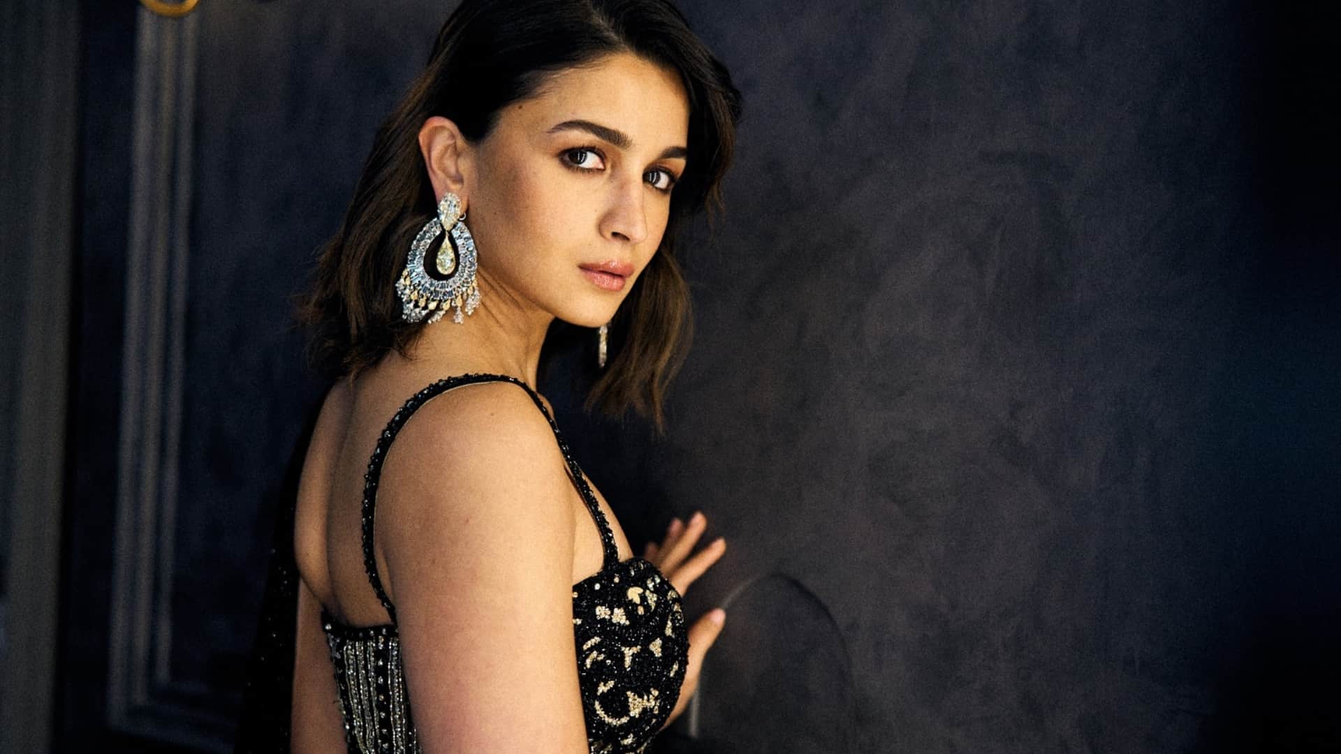 Animal Lover Celebs sonu sood shraddha kapoor akshay kumar alia bhatt wamiqa gabbi john abraham