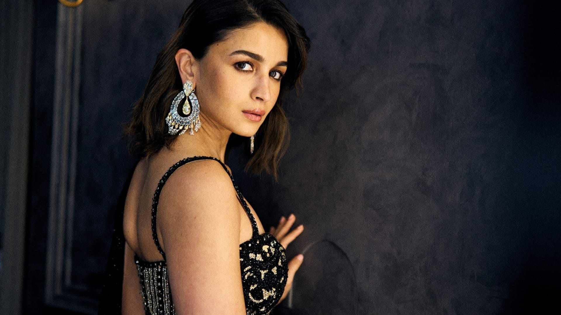 Animal Lover Celebs sonu sood shraddha kapoor akshay kumar alia bhatt wamiqa gabbi john abraham