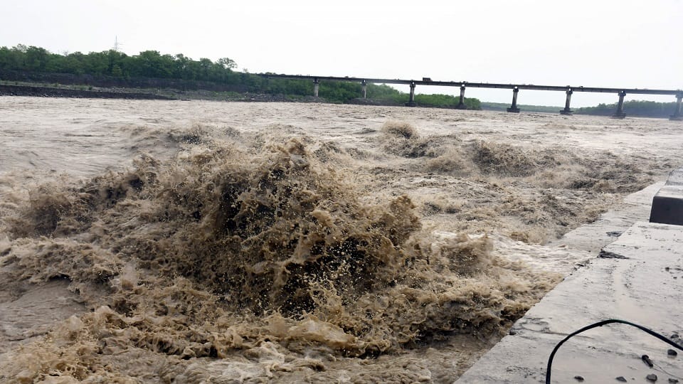 Railway management canceled three trains due to rain in Lalkuan haldwani
