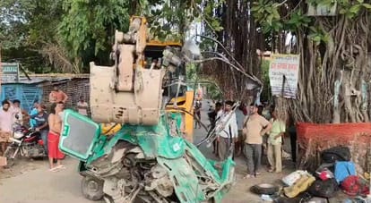 Bihar Begusarai Road Accident News Many People Dies in Collision Between Car and Auto News in Hindi