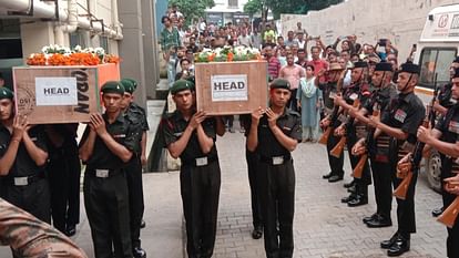 Terrorist Attack: कमल और अनुज के बलिदान से बुझ गए घर के इकलौते चिराग, तिरंगे में लिपटा देख बेसुध हुए परिजन Kathua Terrorist Attack Uttarakhand Pauri martyrs Kamal And anuj Only son in Family Emotional Story