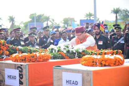 बलिदानियों के पार्थिव शरीर पहुंचे देहरादून