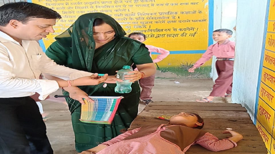 condition of children in schools is miserable due to humidity