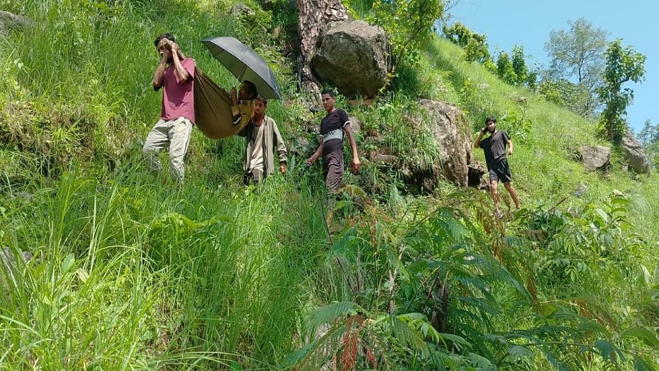 Villagers walked 12 KM to take a sick woman to hospital in pithoragarh