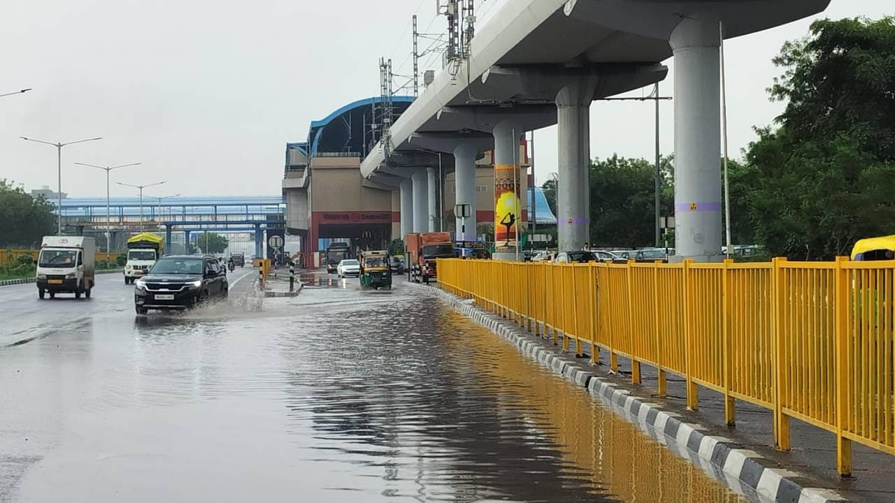 Heavy rain in entire NCR including Delhi and people had a lot of fun see photo