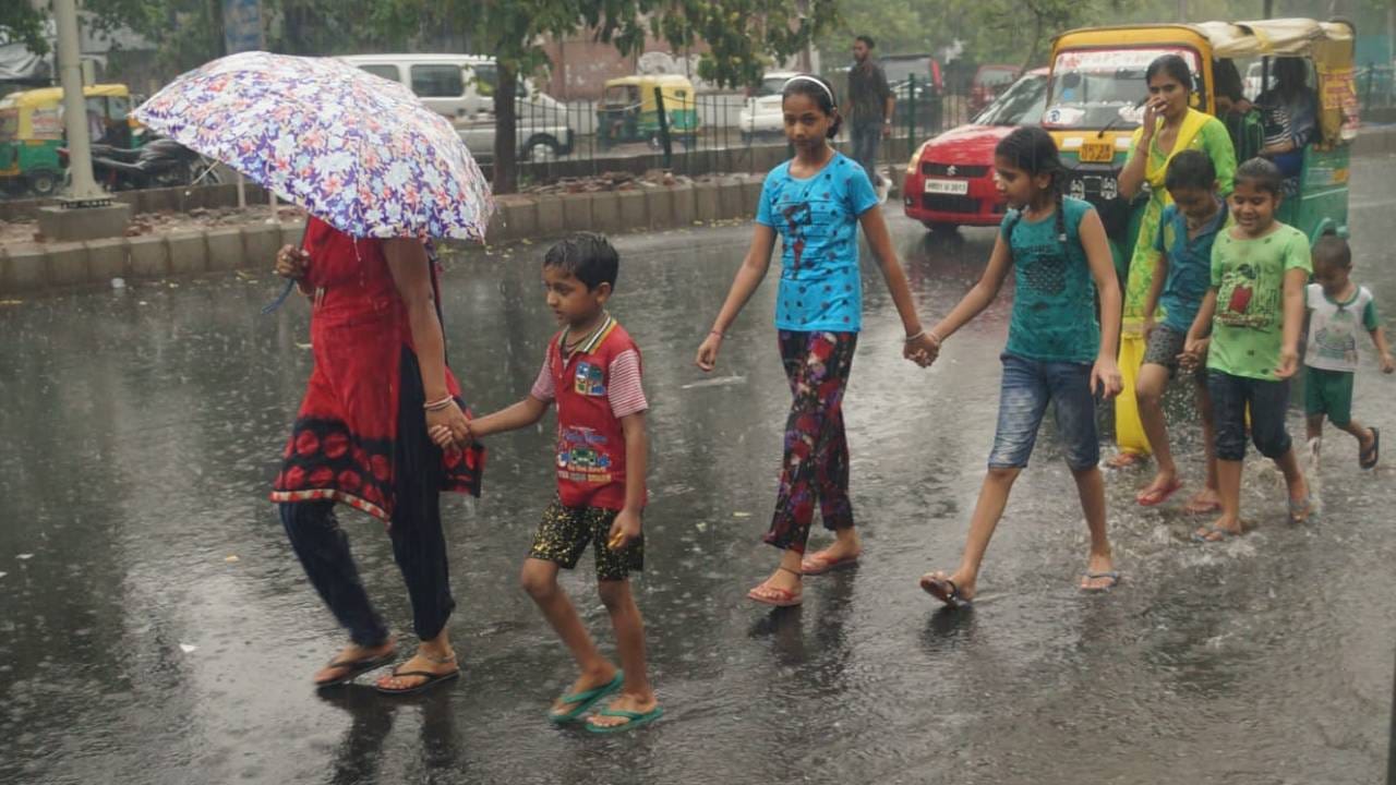Heavy rain in entire NCR including Delhi and people had a lot of fun see photo