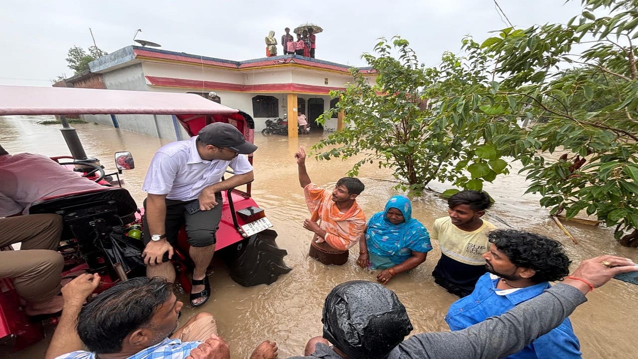 Air Force airlifted seven people trapped in the flood in Pilibhit