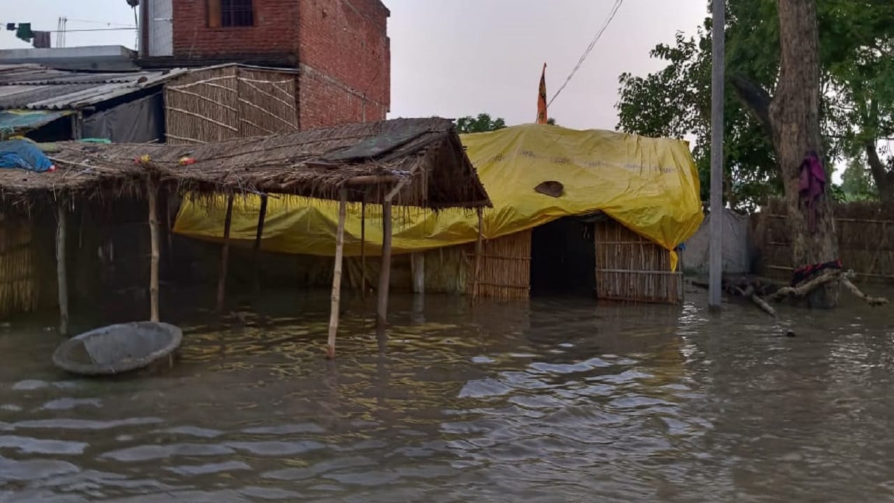 Flood water filled in more than 100 villages of Lakhimpur Kheri