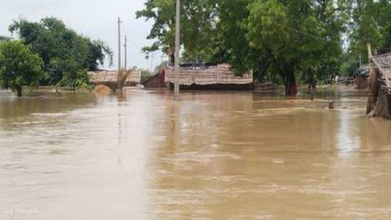 Flood water filled in more than 100 villages of Lakhimpur Kheri