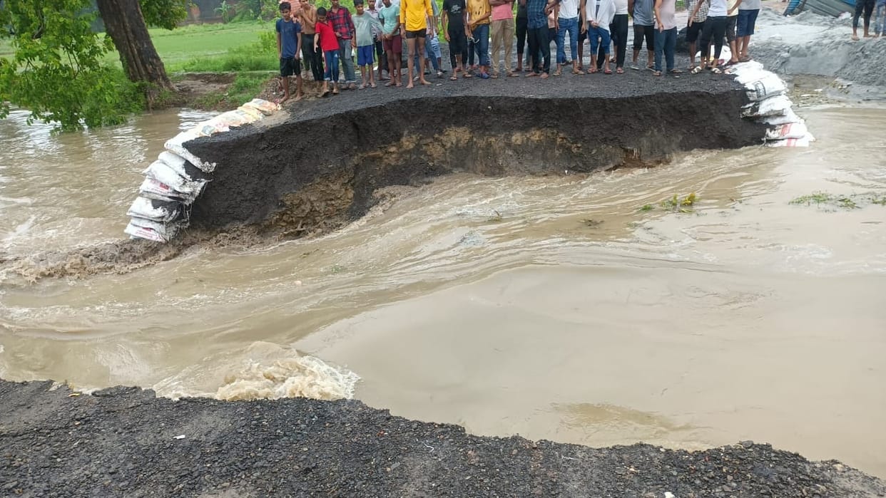 four people died by drowning in water six houses collapsed due to rain in Bareilly
