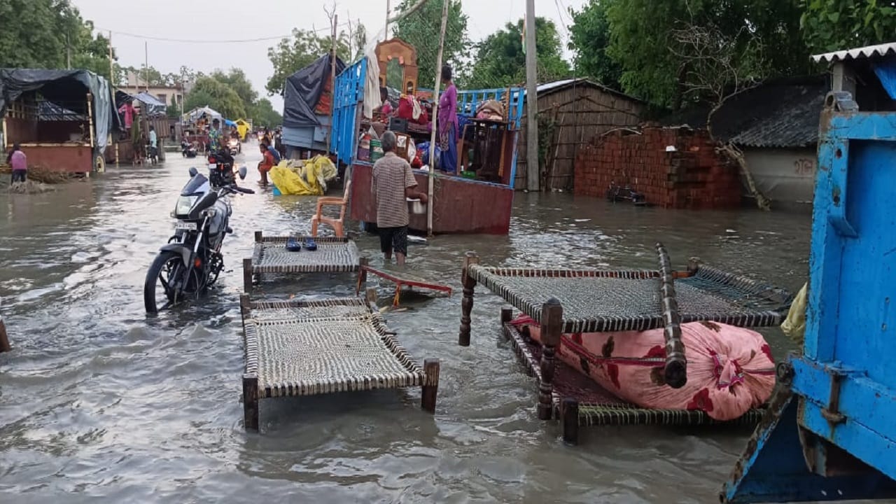 Flood water filled in more than 100 villages of Lakhimpur Kheri