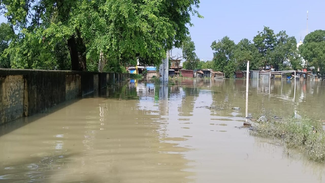 Flood water filled in more than 100 villages of Lakhimpur Kheri