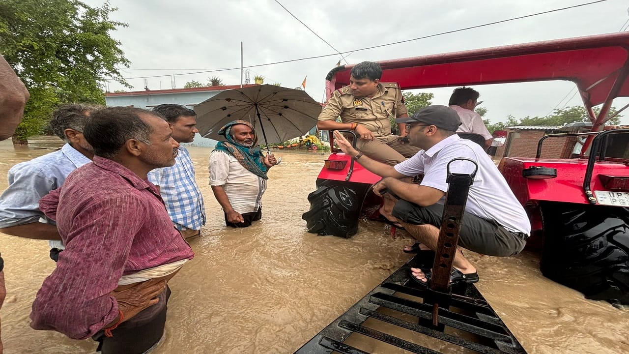 Air Force airlifted seven people trapped in the flood in Pilibhit