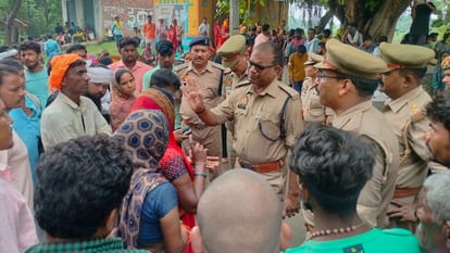 Ghazipur Triple murder case Younger son killed parents and brother for love marriage