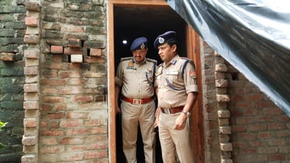 Ghazipur Triple murder case Younger son killed parents and brother for love marriage