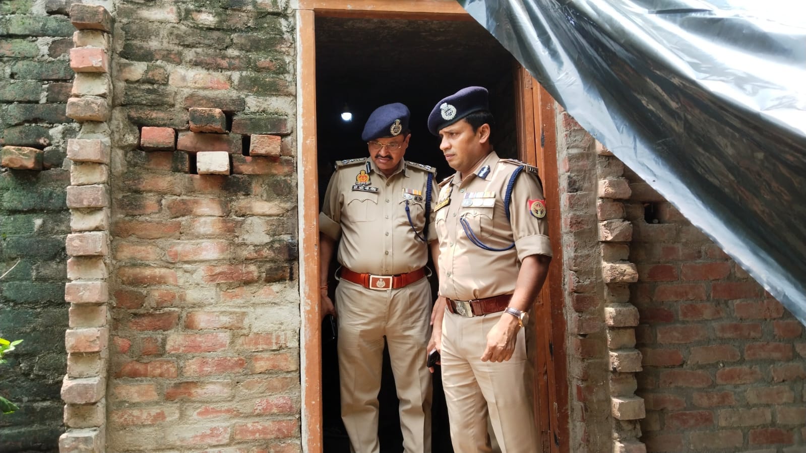 Triple Murder Case update in Ghazipur Family Reveals Murder Motive Receive Threat Up News in Hindi