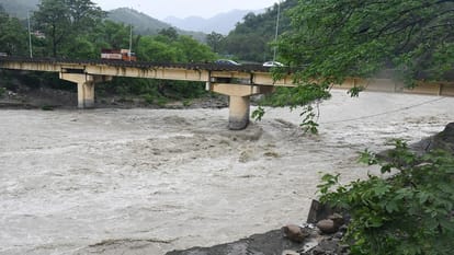 Railway management canceled three trains due to rain in Lalkuan haldwani
