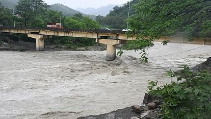Railway management canceled three trains due to rain in Lalkuan haldwani