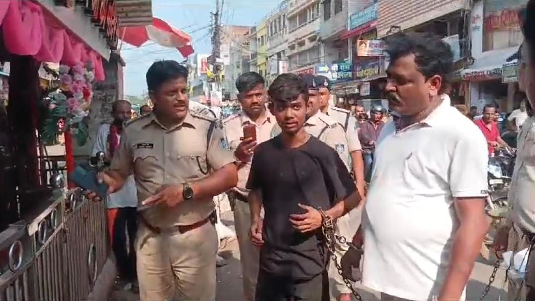 Katni Police Arrest Miscreant And Took Him In Procession To The Police Station