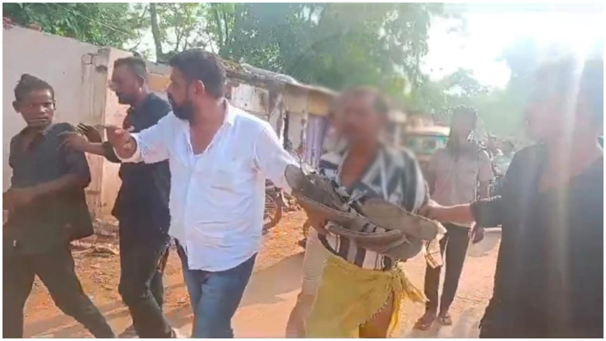 Minor kidnapped and raped in Katni villagers took out procession of accused by garlanding him with shoes