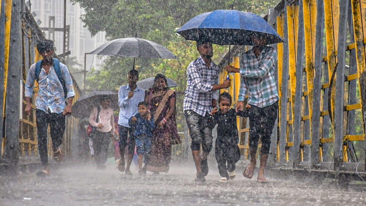 Maharashtra: Due to heavy rains, red alert issued in Palghar, Thane, Mumbai and Raigad today