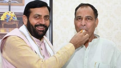 मोहन लाल बड़ौली का मुंह मीठा कराते सीएम नायब सैनी।