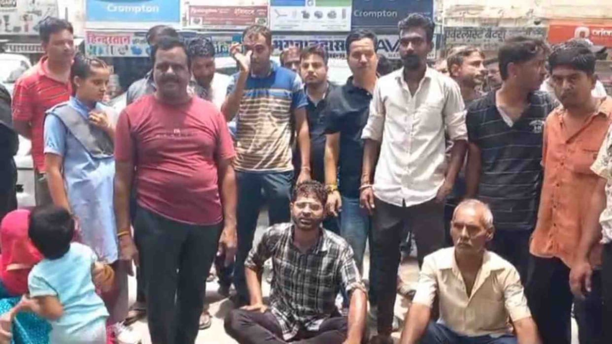 Ajmer News: Small traders protest at the gate of Ajmer Municipal Corporation